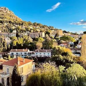 https://superbe-appartement-sur-vence.fr-provencehotel.com